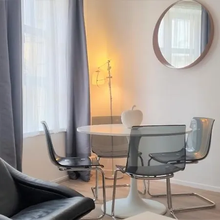 Little - Benoit アパート リール